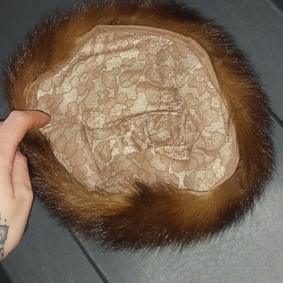 Fur & velvet hat - Picture 2 of 3
